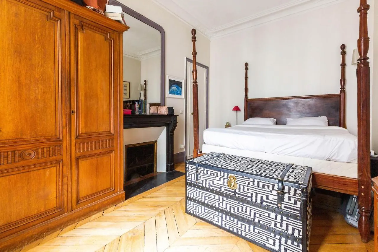 Veeve - Vintage Violet Apartment Paris 0*,  France