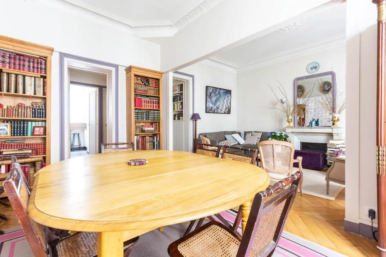 Veeve - Vintage Violet Apartment Paris