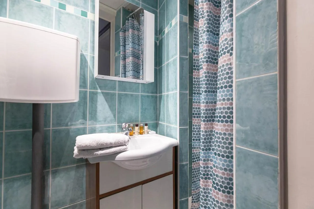 Veeve - Vintage Violet Apartment Paris 0*,  France