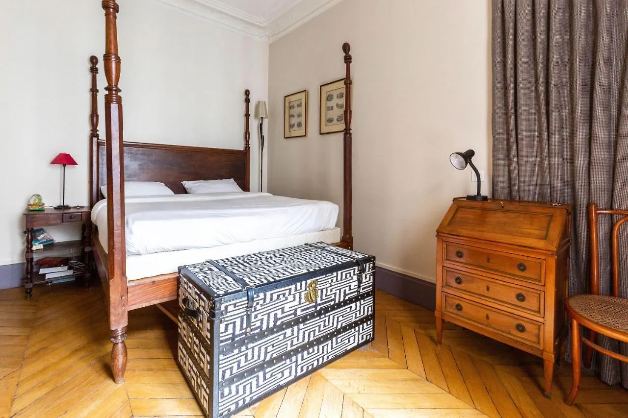 Veeve - Vintage Violet Apartment Paris